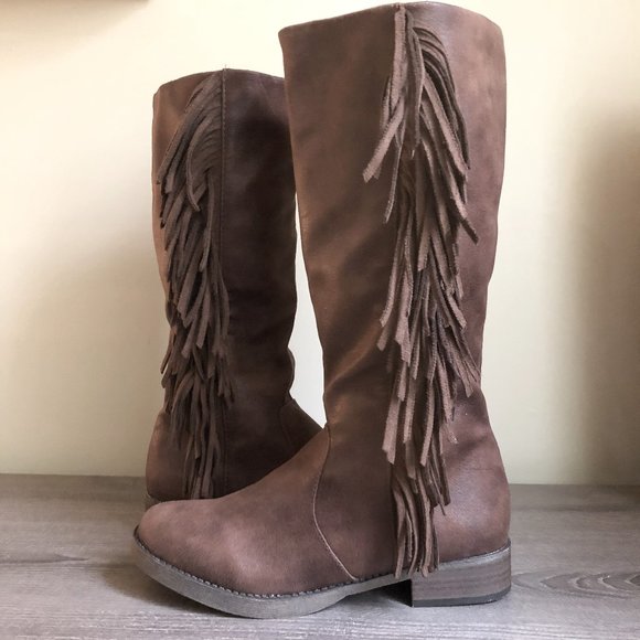 Mudd Shoes - NWOT Mudd Fringe Boots in Rich Brown Size 8